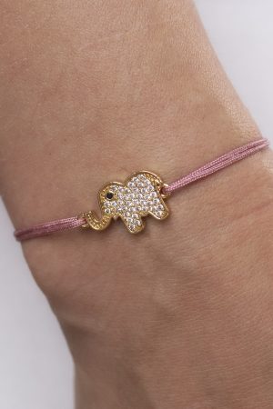 Šnúrkový náramok Slon šťastia na ruke