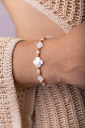 Šnúrkový náramok so štvorlístkami